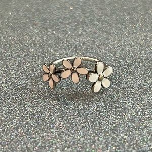 Pandora 3 daisy ring